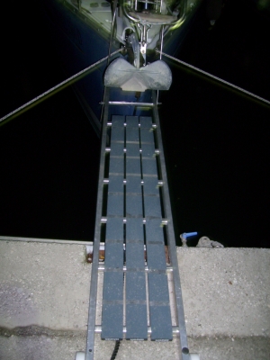 [Immagine: 2011122005139_passerella alluminio.JPG]